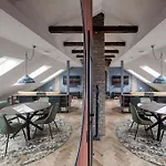 דירה Cozy Penthouse וילנה